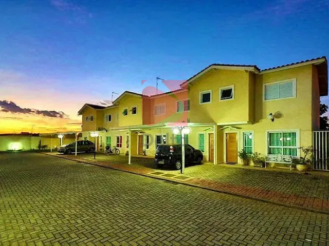 Sobrado à venda, no bairro Vila Pinheiro em Pirassununga