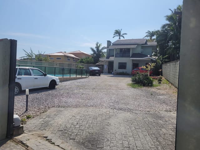 Sobrado com 760m² 4 quartos e 3 banheiros, à venda, no bairro Centro em Penha