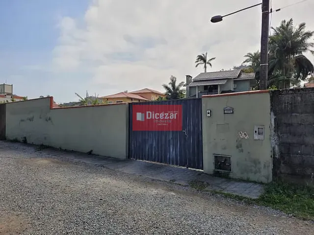 Sobrado com 760m² 4 quartos e 3 banheiros, à venda, no bairro Centro em Penha