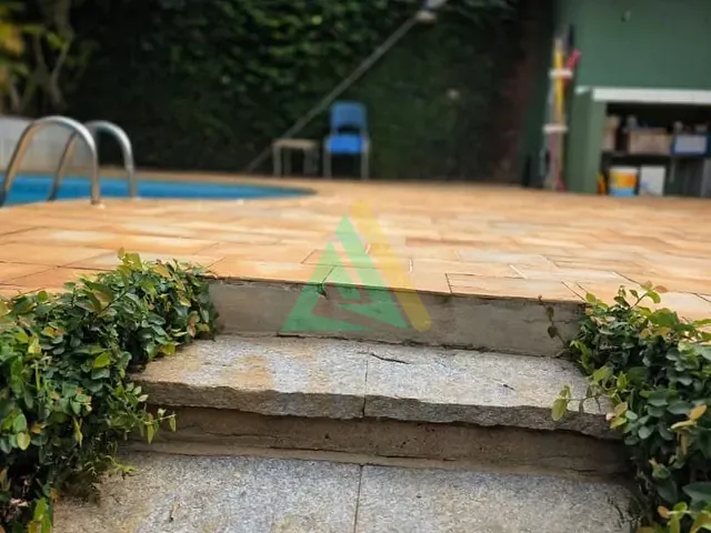 Sobrado com 300m² 3 quartos e 2 banheiros, à venda ou para alugar, no bairro Loteamento São Jerônimo em Mogi Mirim