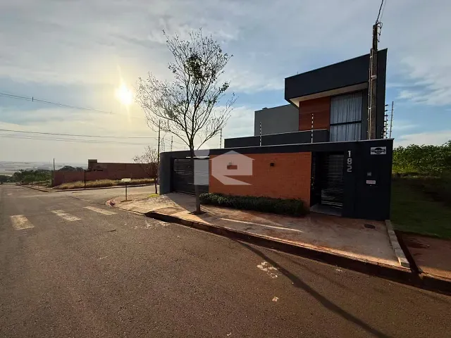 Sobrado 2 quartos e 4 banheiros, à venda, no bairro Residencial Portal Arabela em Rolândia