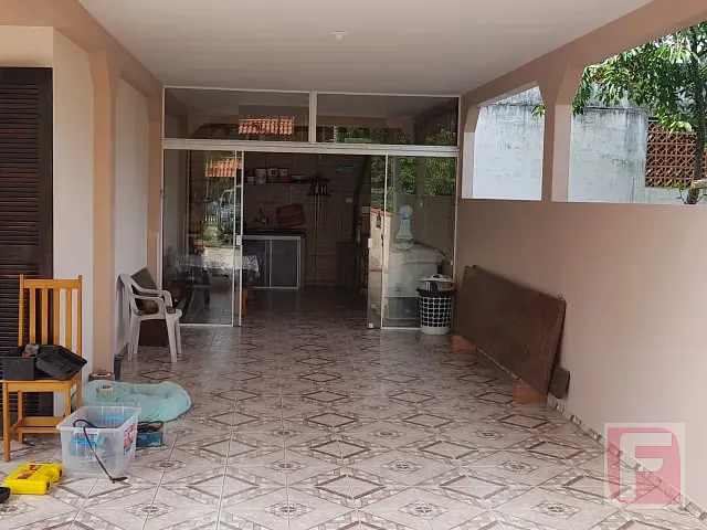 Sobrado com 270m² 3 quartos e 3 banheiros, à venda, no bairro Centro em Itapoá