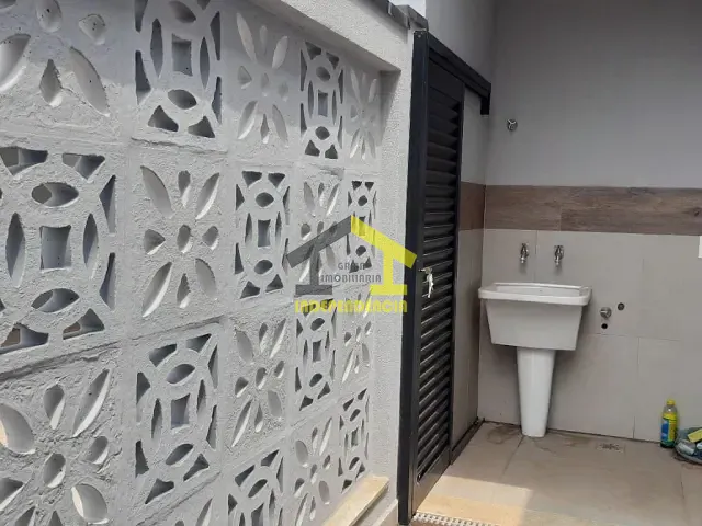 Sobrado com 300m², à venda, no bairro Parque do Varvito em Itu