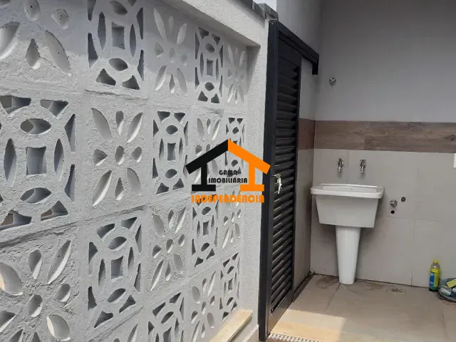 Sobrado com 300m² 3 quartos e 4 banheiros, à venda, no bairro Parque do Varvito em Itu