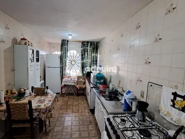 Sobrado com 373m² 3 quartos e 3 banheiros, à venda, no bairro Boa Vista em Ponta Grossa