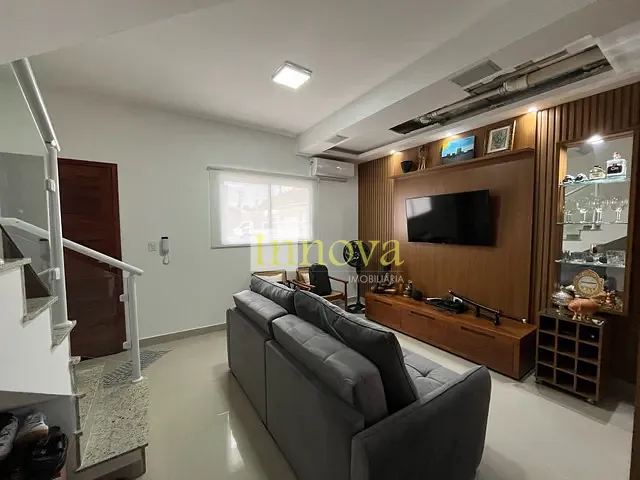 Sobrado 2 quartos e 2 banheiros, à venda, no bairro Jardim Casa Branca em Caraguatatuba