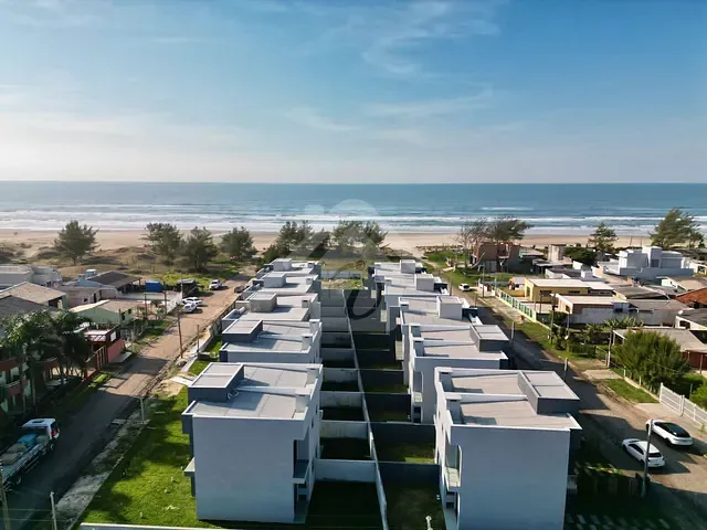 Sobrado com 138m² 3 quartos e 1 banheiro, à venda, no bairro Meia Praia em Capão da Canoa