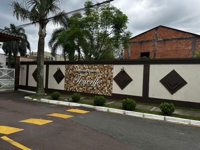 Sobrado 4 quartos e 3 banheiros, à venda, no bairro Parque da Fonte em São José dos Pinhais
