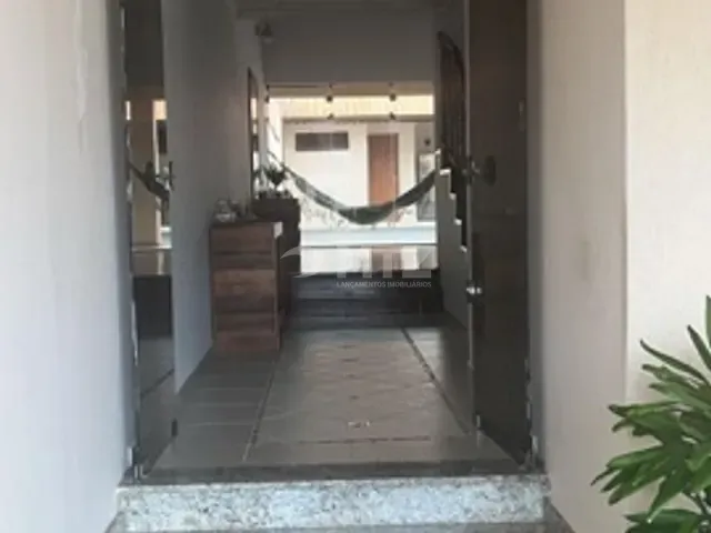 Sobrado com 374m² 3 quartos e 3 banheiros, à venda, no bairro Centro em Botucatu