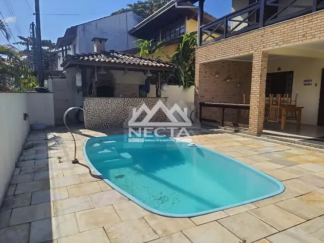 Sobrado com 186m² 3 quartos e 3 banheiros, à venda, no bairro Capricórnio I em Caraguatatuba