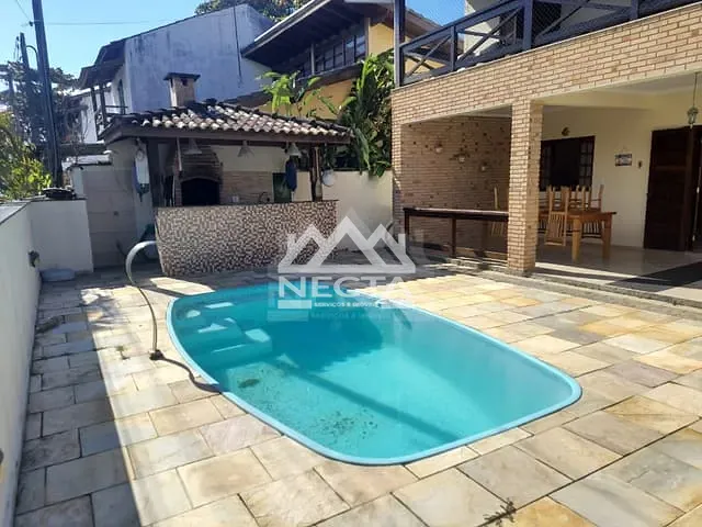 Sobrado com 186m² 3 quartos e 3 banheiros, à venda, no bairro Capricórnio I em Caraguatatuba