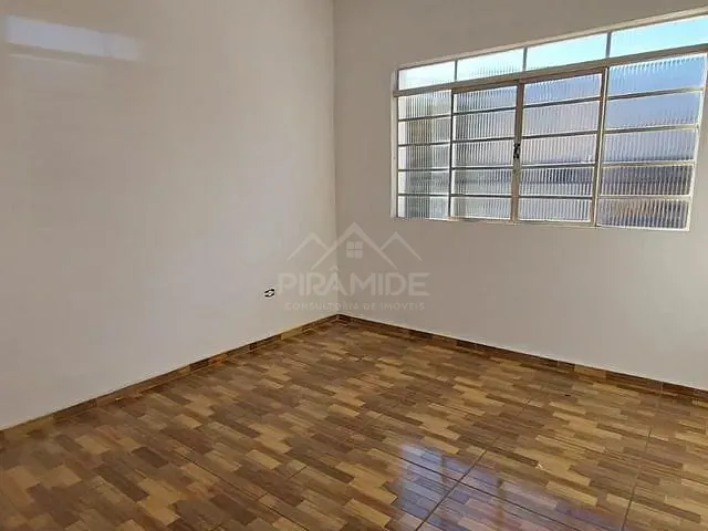 Sobrado com 418m² 3 quartos e 2 banheiros, para alugar, no bairro Vila Nova em Poços de Caldas