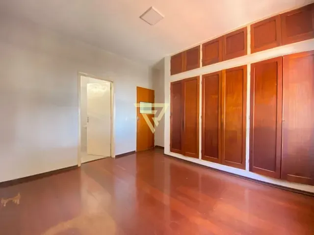 Sobrado com 300m², para alugar, no bairro Jardim Sumaré em Ribeirão Preto