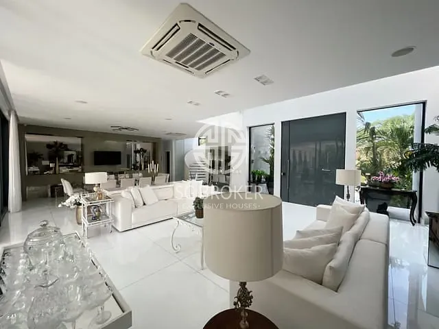 Casa com 1500m² 6 quartos e 10 banheiros, à venda, no bairro Barra da Tijuca em Rio de Janeiro