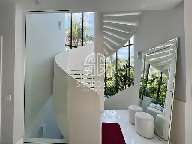 Casa com 1500m² 6 quartos e 10 banheiros, à venda, no bairro Barra da Tijuca em Rio de Janeiro