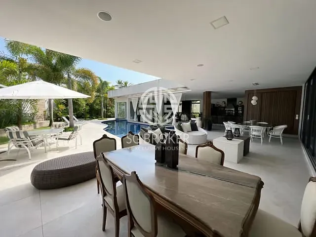 Casa com 1500m² 6 quartos e 10 banheiros, à venda, no bairro Barra da Tijuca em Rio de Janeiro