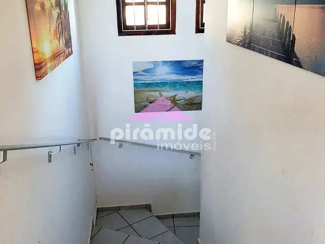 Sobrado com 281m² 4 quartos e 4 banheiros, à venda, no bairro Massaguaçu em Caraguatatuba