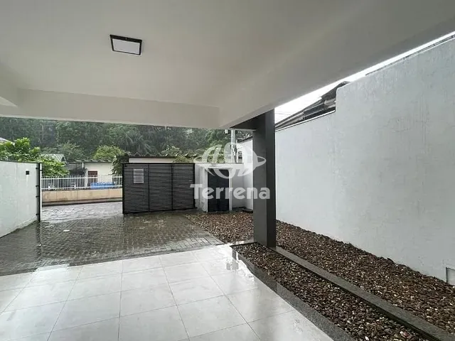 Sobrado com 170m² 3 quartos e 2 banheiros, para alugar, no bairro Velha em Blumenau