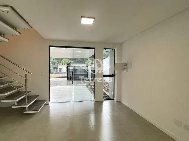 Sobrado com 170m² 3 quartos e 2 banheiros, para alugar, no bairro Velha em Blumenau