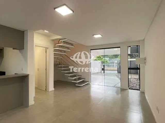 Sobrado com 170m² 3 quartos e 2 banheiros, para alugar, no bairro Velha em Blumenau