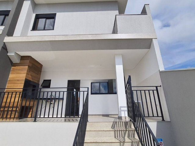 Foto do Sobrado - SOBRADO COM PISCINA ALTO PADRÃO EM SÃO JOSÉ DOS PINHAIS NO BAIRRO BONECA DO IGUAÇU LINDO! 3 dormitórios com 1 suite e acabamentos de alta qualidade. | IMOBILIÁRIA TRIHOUSES