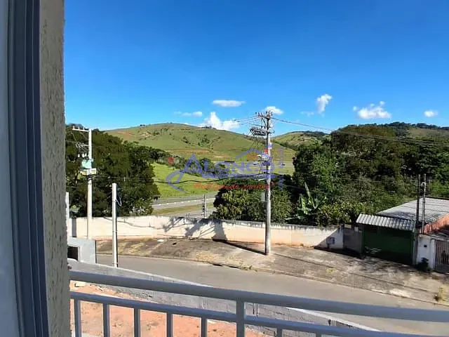 Sobrado com 80m² 2 quartos e 2 banheiros, à venda, no bairro Jardim Santo Antônio da Boa Vista em Jacareí
