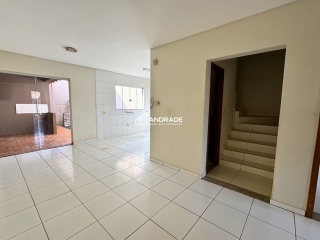 Sobrado com 122m² 3 quartos e 3 banheiros, para alugar, no bairro Vila Vitoria Regia em Apucarana