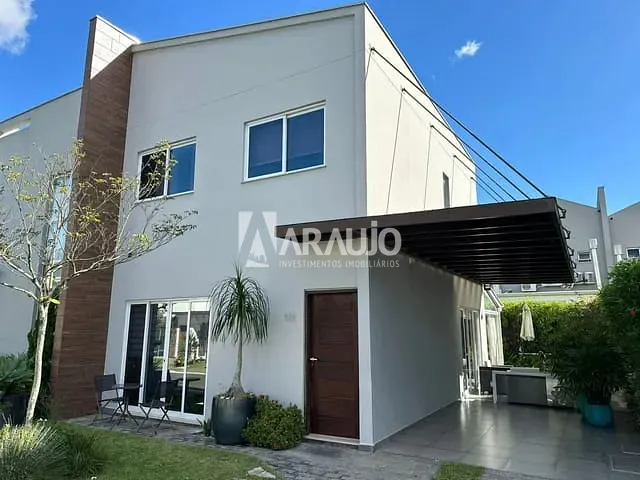 Sobrado com 275m² 2 quartos e 3 banheiros, à venda, no bairro Barra em Balneário Camboriú