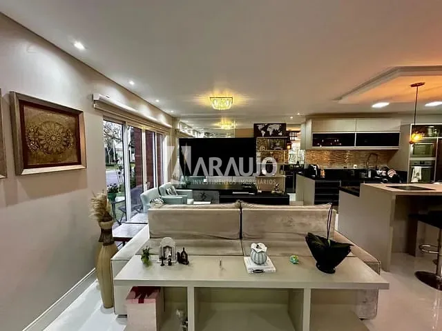 Sobrado com 275m² 2 quartos e 3 banheiros, à venda, no bairro Barra em Balneário Camboriú