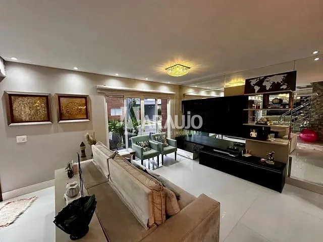 Sobrado com 275m² 2 quartos e 3 banheiros, à venda, no bairro Barra em Balneário Camboriú