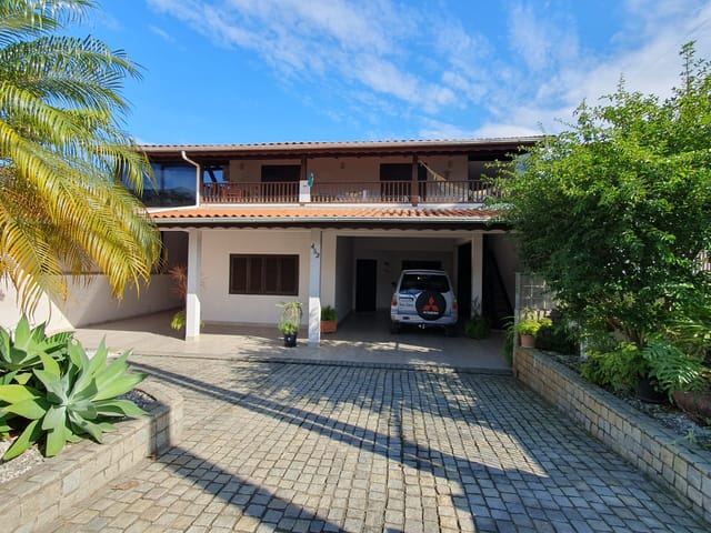Sobrado com 252m² 5 quartos e 5 banheiros, à venda, no bairro Centro em Penha