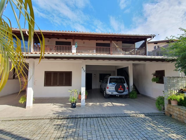 Sobrado com 252m² 5 quartos e 5 banheiros, à venda, no bairro Centro em Penha