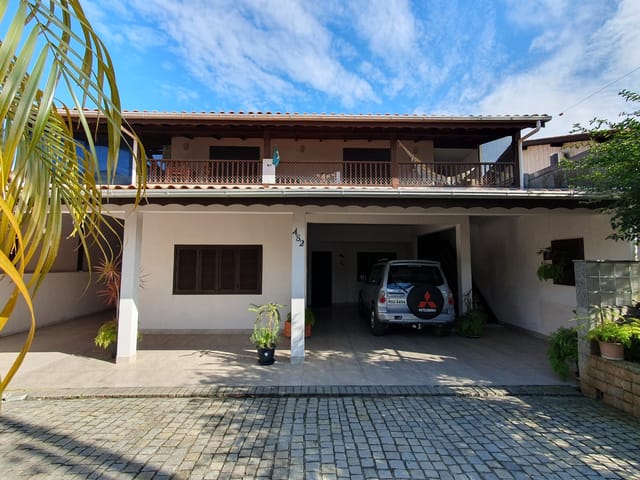 Sobrado com 252m² 5 quartos e 5 banheiros, à venda, no bairro Centro em Penha