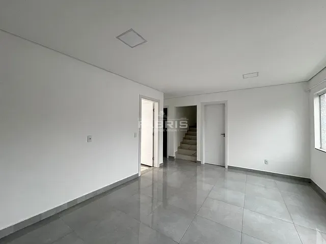 Sobrado 3 quartos e 4 banheiros, para alugar, no bairro Bom Jesus em Campo Largo