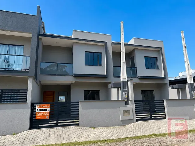 Sobrado 3 quartos e 2 banheiros, para alugar, no bairro Itapema do Norte em Itapoá