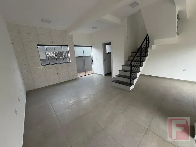 Sobrado 3 quartos e 2 banheiros, para alugar, no bairro Itapema do Norte em Itapoá