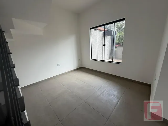 Sobrado 3 quartos e 2 banheiros, para alugar, no bairro Itapema do Norte em Itapoá