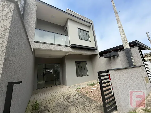 Sobrado 3 quartos e 2 banheiros, para alugar, no bairro Itapema do Norte em Itapoá