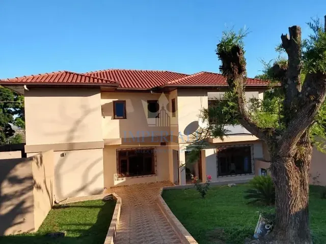 Sobrado com 446m² 4 quartos e 4 banheiros, à venda, no bairro Jardim Carvalho em Ponta Grossa