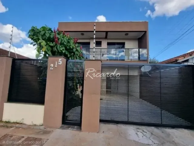 Sobrado com 700m² 4 quartos e 2 banheiros, à venda, no bairro Centro em Arapongas