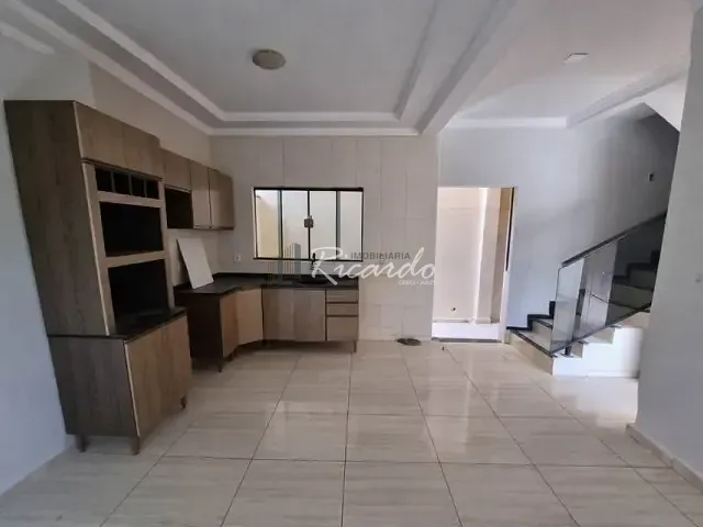 Sobrado com 700m² 4 quartos e 2 banheiros, à venda, no bairro Centro em Arapongas