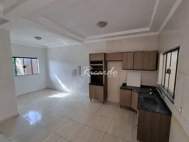 Sobrado com 700m² 4 quartos e 2 banheiros, à venda, no bairro Centro em Arapongas