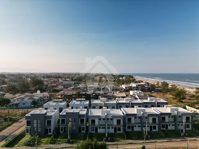 Sobrado com 138m² 3 quartos e 1 banheiro, à venda, no bairro Meia Praia em Capão da Canoa