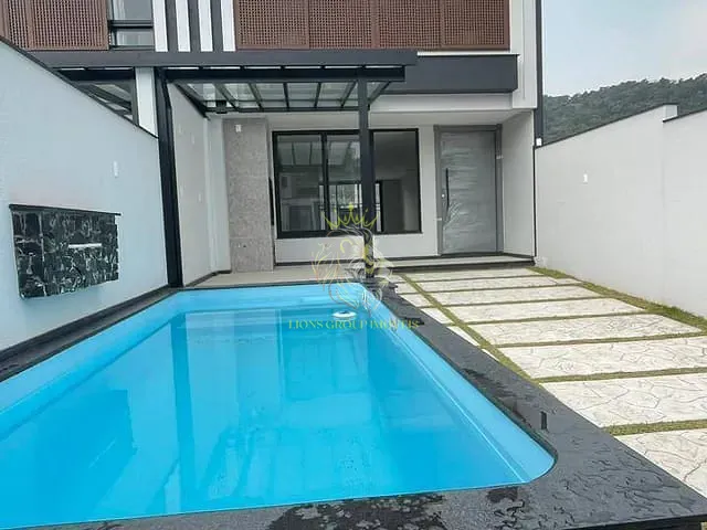 Sobrado 3 quartos e 4 banheiros, à venda, no bairro São Francisco de Assis em Camboriú