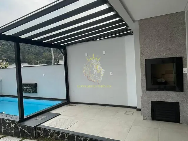 Sobrado 3 quartos e 4 banheiros, à venda, no bairro São Francisco de Assis em Camboriú