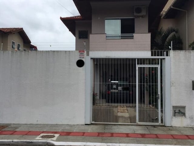 Casa com 255m² 5 quartos e 4 banheiros, à venda, no bairro São João do Rio Vermelho em Florianópolis
