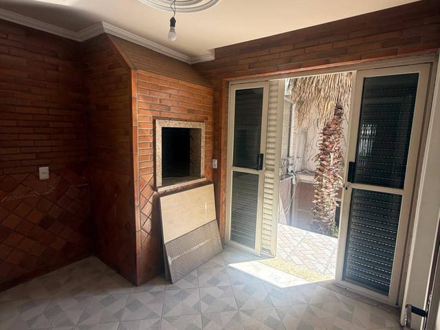 Sobrado com 440m² 6 quartos e 6 banheiros, à venda, no bairro Capão Raso em Curitiba