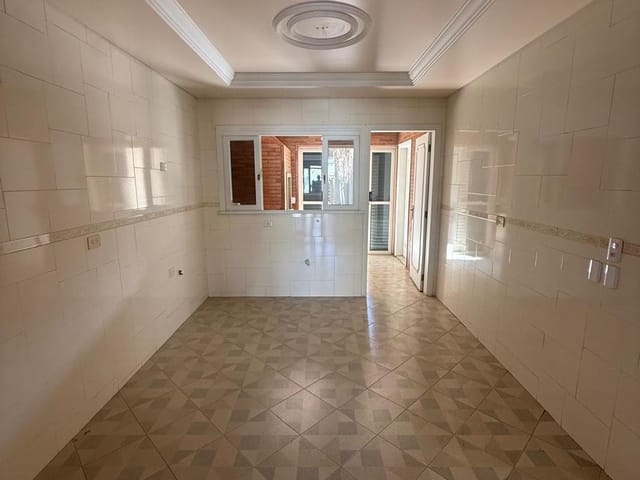 Sobrado com 440m² 6 quartos e 6 banheiros, à venda, no bairro Capão Raso em Curitiba