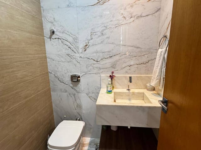 Sobrado com 434m² 4 quartos e 5 banheiros, à venda, no bairro Cidade Vera Cruz em Aparecida de Goiânia