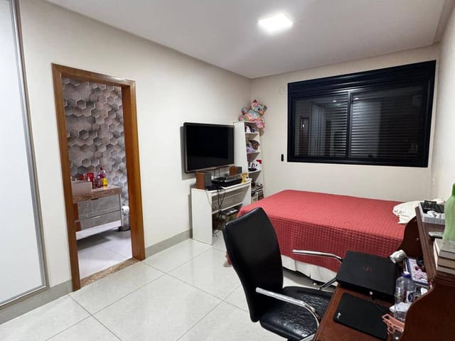 Sobrado com 434m² 4 quartos e 5 banheiros, à venda, no bairro Cidade Vera Cruz em Aparecida de Goiânia